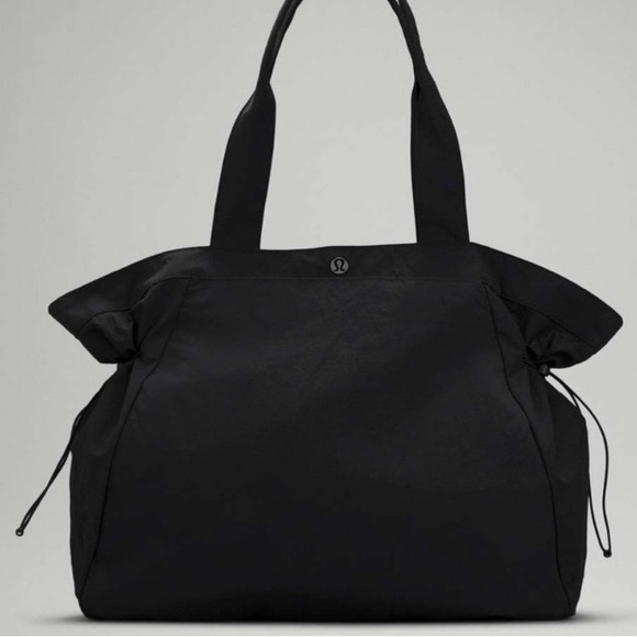 lululemon athletica Handbags - **SOLD!!** LULULEMON SIDE CINCH SHOPPER TOTE 18L
